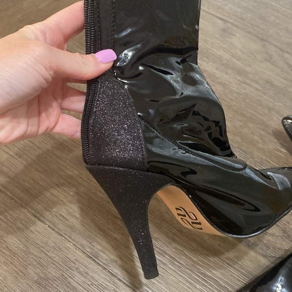 NWT BURJU Savage Ankle Closed Pointed Toe Wet Look With Sparkle Heel size 5 - Picture 6 of 9